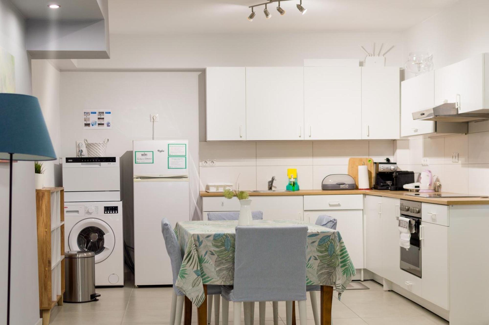 Easy & Comfy Nights Apartment Атина Екстериор снимка